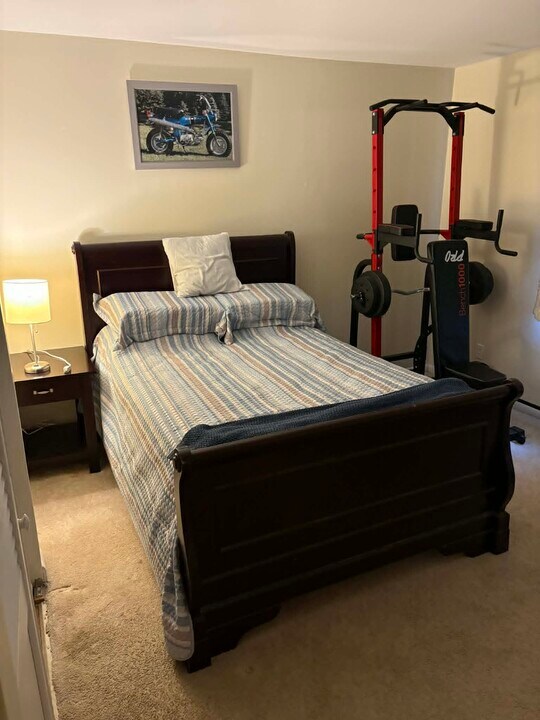 2415 East Ave, Unit 4 in Rochester, NY - Foto de edificio