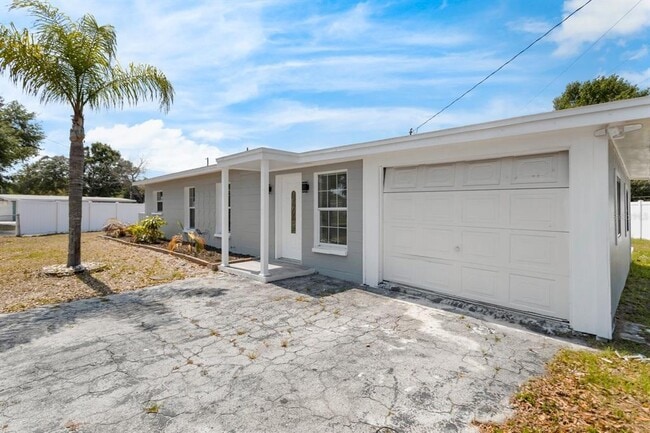 6802 W Comanche Ave in Tampa, FL - Building Photo - Building Photo