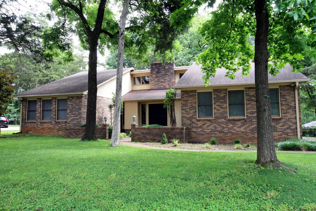 1726 Wiltshire Dr in Murfreesboro, TN - Building Photo