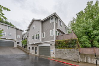 Seward Park Townhomes in Seattle, WA - Foto de edificio - Building Photo