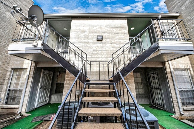 6500 Sands Point Dr in Houston, TX - Building Photo - Building Photo