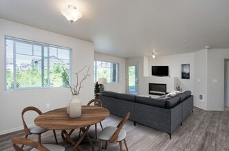 Edgewater Luxury Apartments in King City, OR - Building Photo - Building Photo