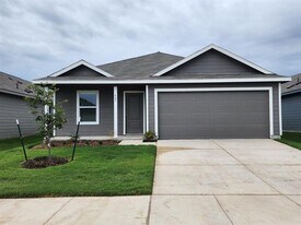 647 Montclair Ave in Princeton, TX - Building Photo