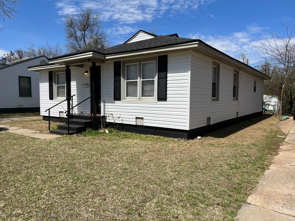 909 W Eufaula St in Norman, OK - Building Photo