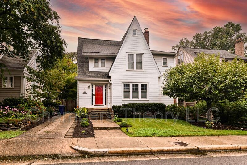 209 W Myrtle St in Alexandria, VA - Building Photo