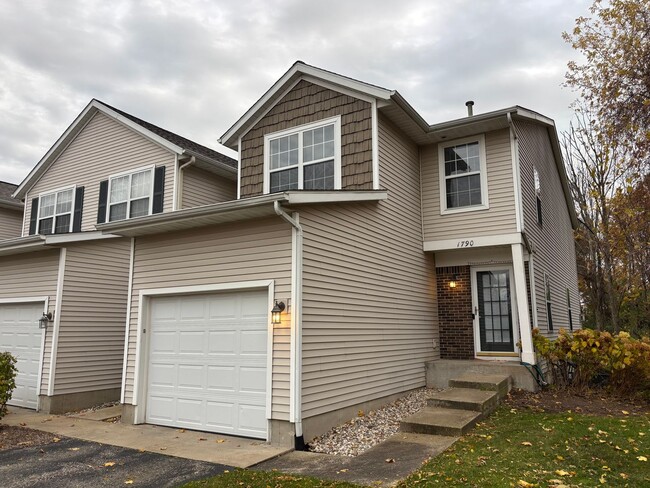 property at 1790 Grand Ridge Ct NE