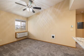 The Ponds on G E Road in Bloomington, IL - Building Photo - Interior Photo