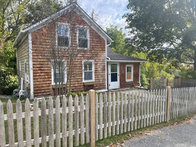 40 Summer St in Lee, MA - Building Photo - Building Photo