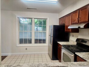 70 Fairgate Dr in Stamford, CT - Building Photo - Building Photo