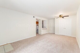 5805 Royal Ridge Dr in West Springfield, VA - Building Photo - Building Photo