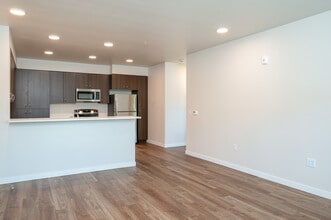 Creekside Meadows in Albany, OR - Building Photo - Building Photo
