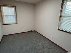 4576 Cheyenne Ave in Davenport, IA - Foto de edificio - Building Photo