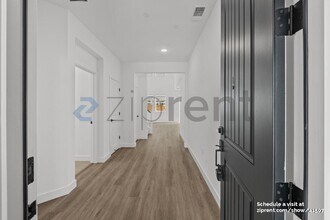 324 Monastery Dr in Lathrop, CA - Building Photo - Building Photo