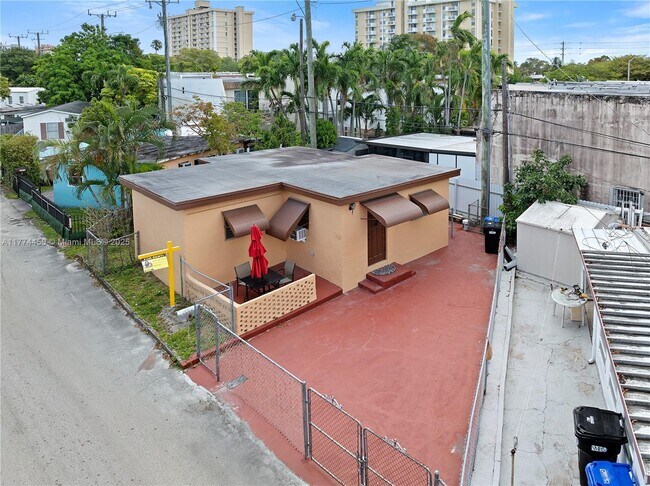 2262 NE 135th Terrace in North Miami Beach, FL - Building Photo - Building Photo