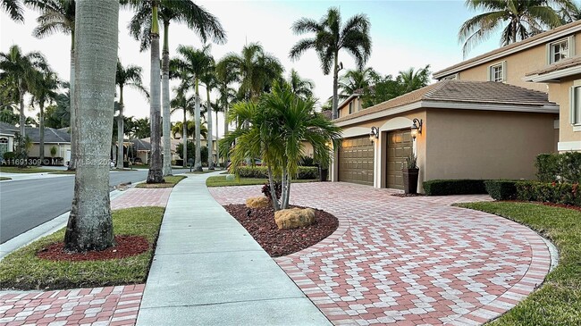 2488 Eagle Run Dr in Weston, FL - Building Photo - Building Photo