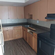 5906 NW 21st St in Lauderhill, FL - Building Photo - Building Photo