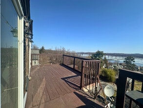 498 Liberty St, Unit 3 in Newburgh, NY - Foto de edificio - Building Photo