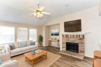 176 Palm Dr in Lancaster, TX - Building Photo - Building Photo