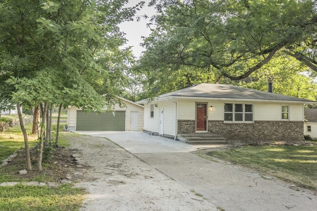 333 Leach Ave in Des Moines, IA - Building Photo - Building Photo