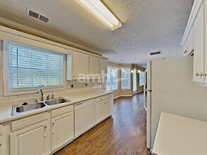 2041 Vintage Oaks Dr in Loganville, GA - Building Photo - Building Photo