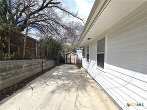1401 W Ave B in Lampasas, TX - Building Photo - Building Photo