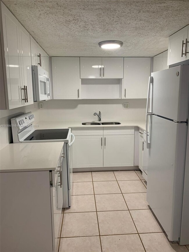 11101 Royal Palm Blvd in Coral Springs, FL - Building Photo - Building Photo