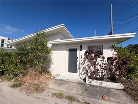 2036 Jackson St in Hollywood, FL - Building Photo