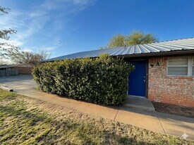 7206 Ave W in Lubbock, TX - Building Photo