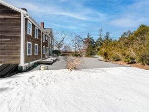 1382 Hope St in Bristol, RI - Foto de edificio - Building Photo