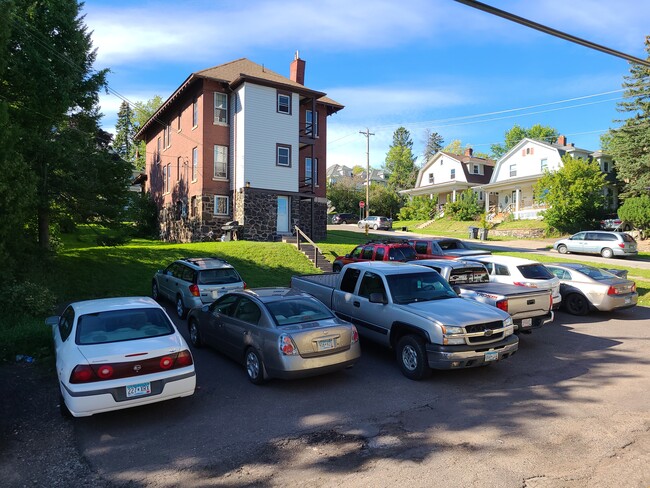 1432 E 4th St in Duluth, MN - Foto de edificio - Building Photo