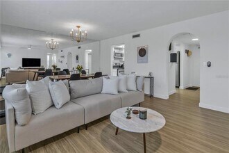 4651 1st St NE in St. Petersburg, FL - Building Photo - Building Photo