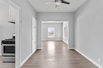 2010 Pine Ave in Long Beach, CA - Foto de edificio - Building Photo