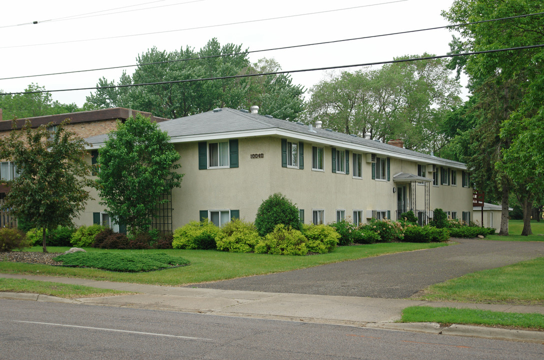 10040 Nicollet Ave S in Bloomington, MN - Building Photo