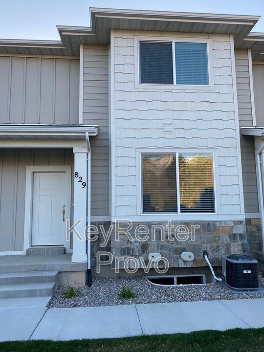 829 S 1760 E in Spanish Fork, UT - Foto de edificio