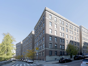 Gracie Court in New York, NY - Building Photo - Building Photo