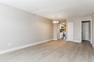 16 Las Brisas Way in Kissimmee, FL - Building Photo - Building Photo