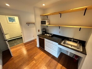 233 Falls Rd, Unit B in Shelburne, VT - Building Photo - Building Photo