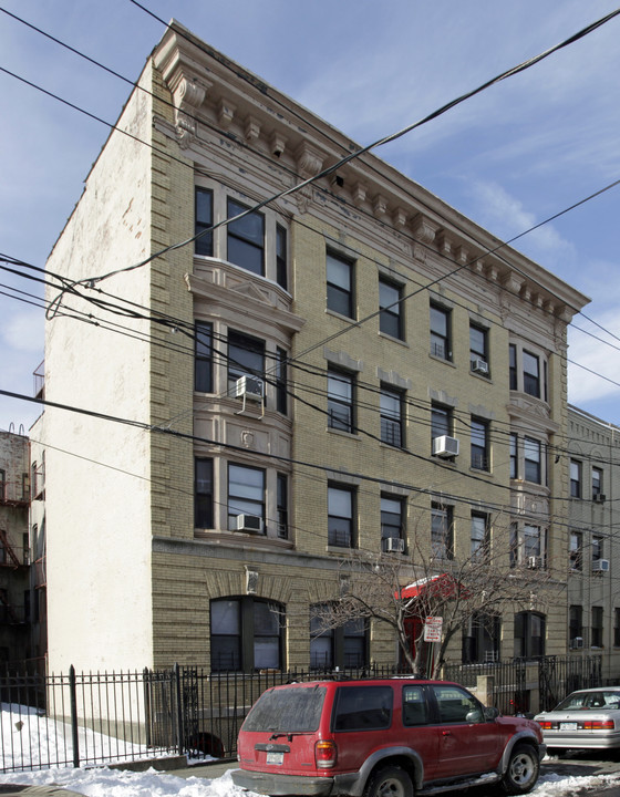 14 S 10th Ave in Mount Vernon, NY - Foto de edificio