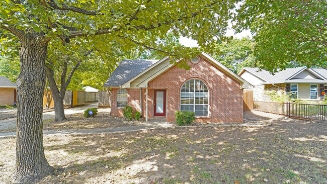 306 Cherry St in Weatherford, TX - Building Photo - Building Photo