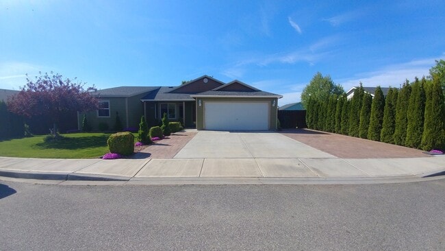9408 Mustang Dr in Pasco, WA - Building Photo - Building Photo
