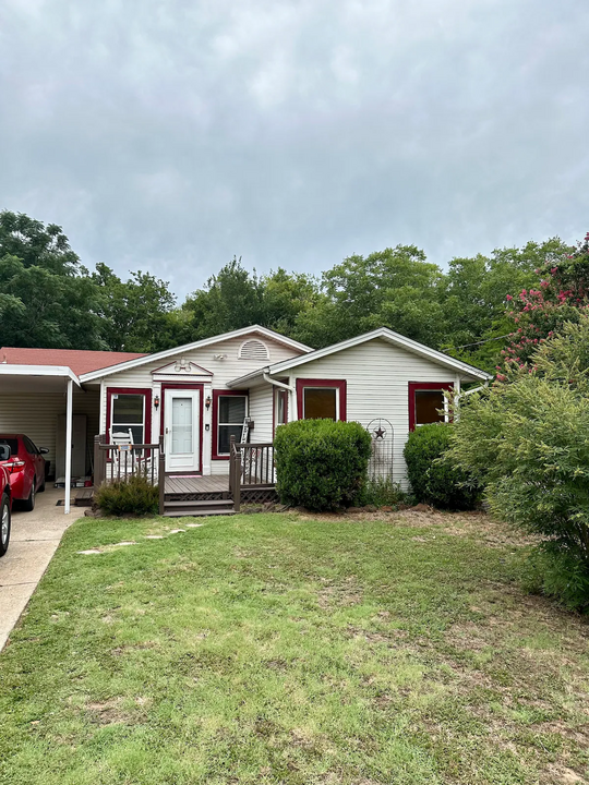 2100 Houston Pl in Denton, TX - Building Photo