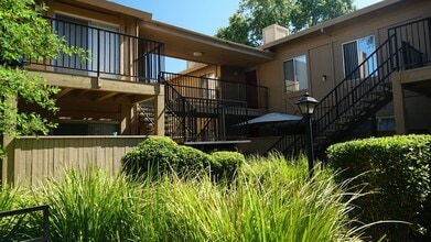 Garfield Court Apartments in Sacramento, CA - Foto de edificio - Building Photo