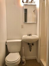 1079 Beacon St, Unit 8 in Brookline, MA - Building Photo - Building Photo