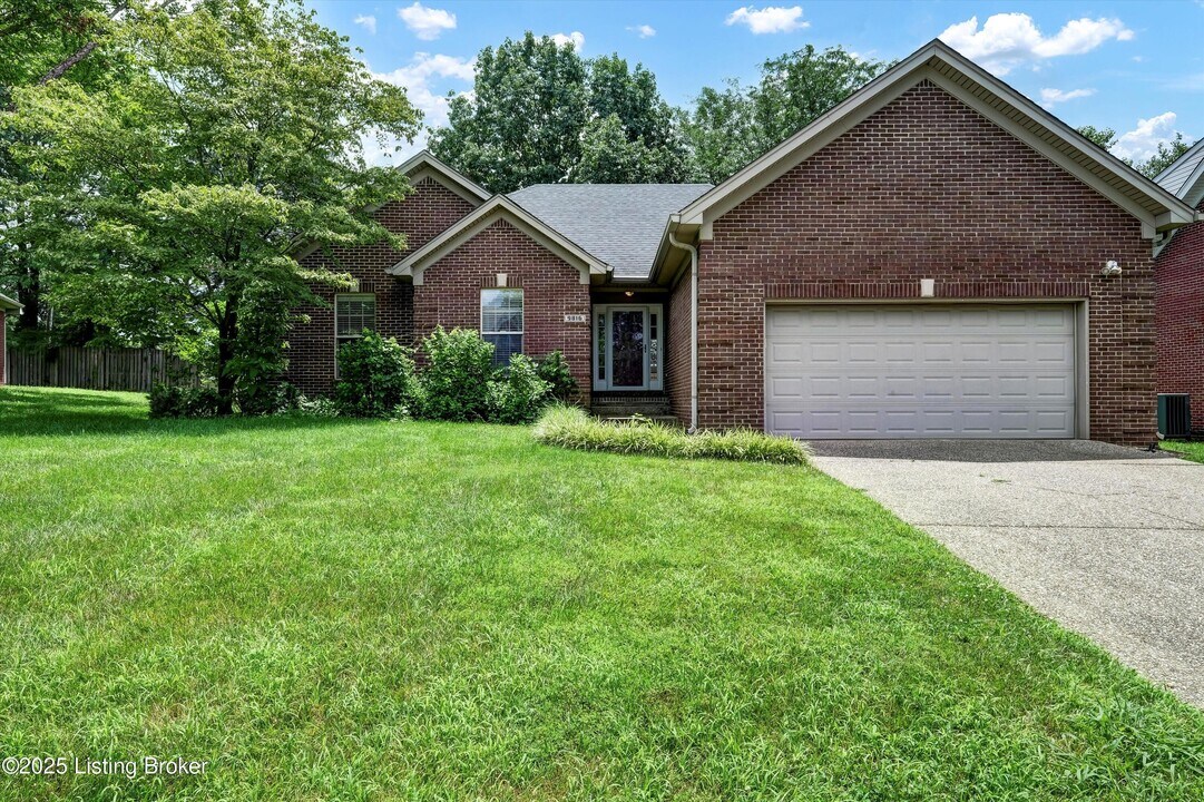 9816 Calamar Ct in Louisville, KY - Building Photo