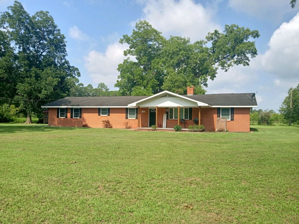 1515 Bear Branch Rd in Jesup, GA - Building Photo