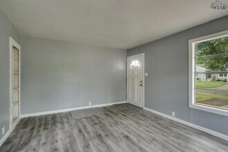 523 W Inwood Dr in Wichita Falls, TX - Building Photo - Building Photo