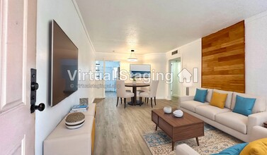 3670 SW 10th St, Unit 10A in Miami, FL - Foto de edificio - Building Photo