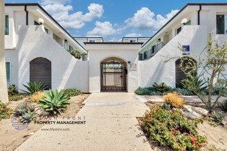 Arriba Apartments in Hawthorne, CA - Foto de edificio - Building Photo