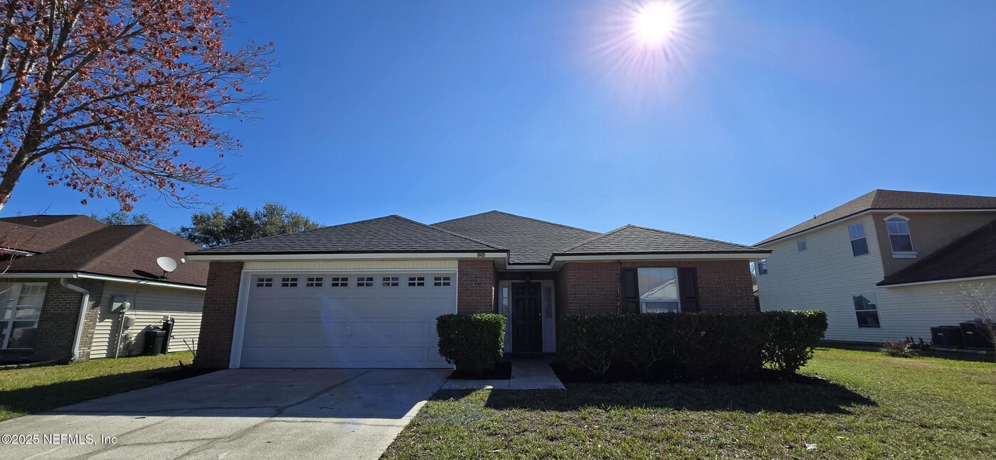 9290 Prosperity Lake Dr in Jacksonville, FL - Building Photo