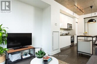 8 Dovercourt Rd in Toronto, ON - Building Photo - Building Photo